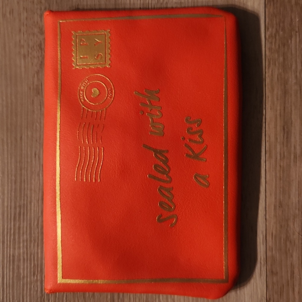 Ipsy Sealed with a Kiss makeup bag